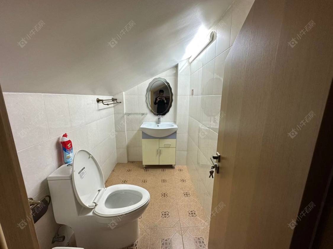 上海美兰湖岭域在售二手房源小区图_小牛看房