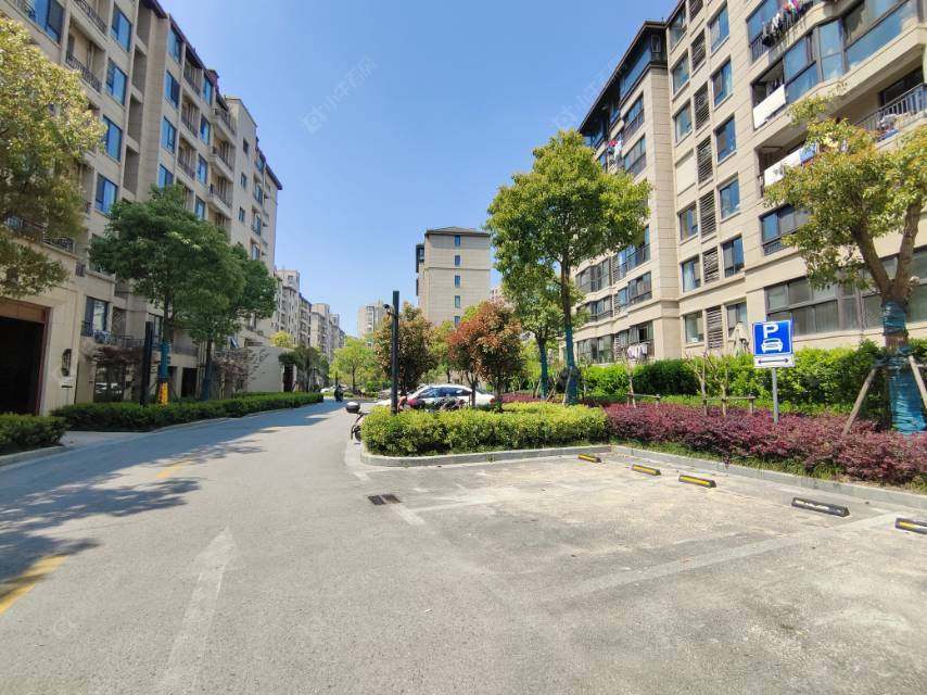 上海绿地新里波洛克公馆在售二手房源室内图_小牛看房