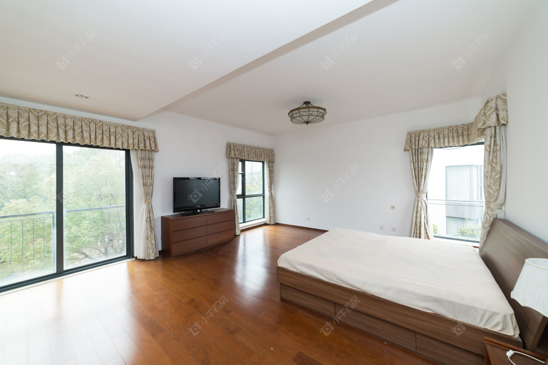 上海凯德林茵湖畔西区别墅区在售二手房源室内图_小牛看房