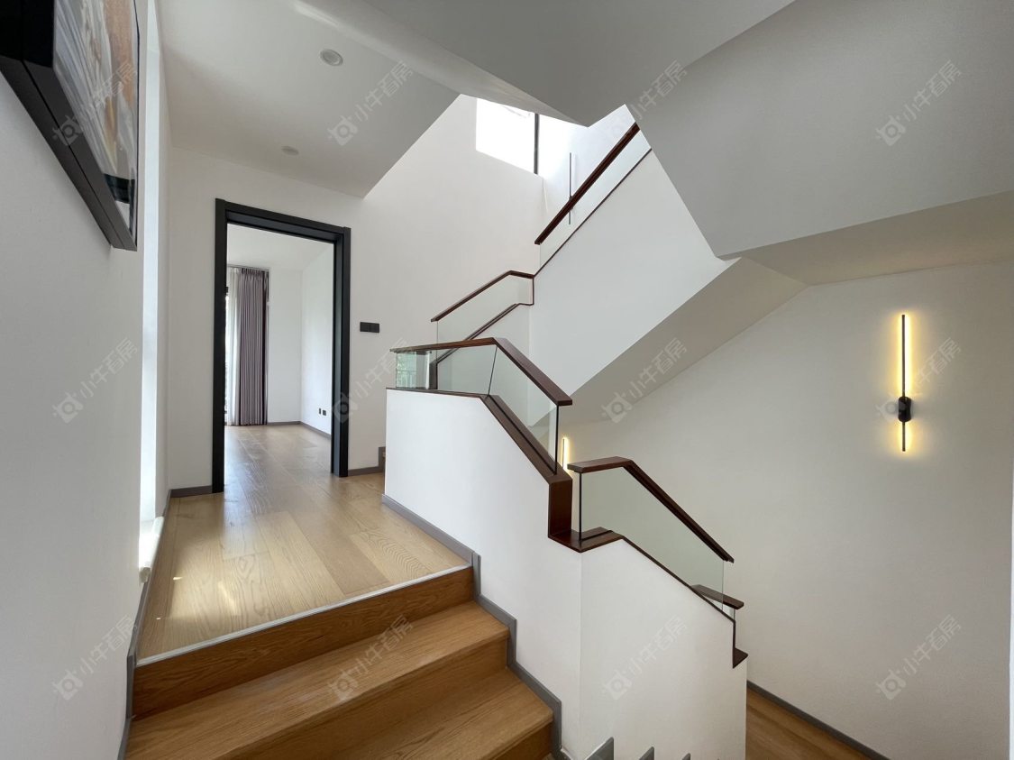 上海凯德林茵湖畔东区别墅区在售二手房源小区图_小牛看房