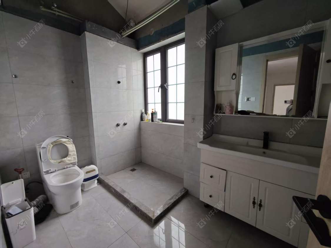 上海爱法奥朗新庄园在售二手房源小区图_小牛看房