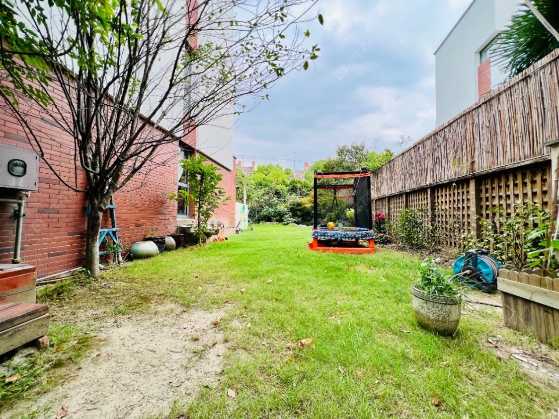 上海凯德林茵湖畔东区别墅区在售二手房源小区图_小牛看房