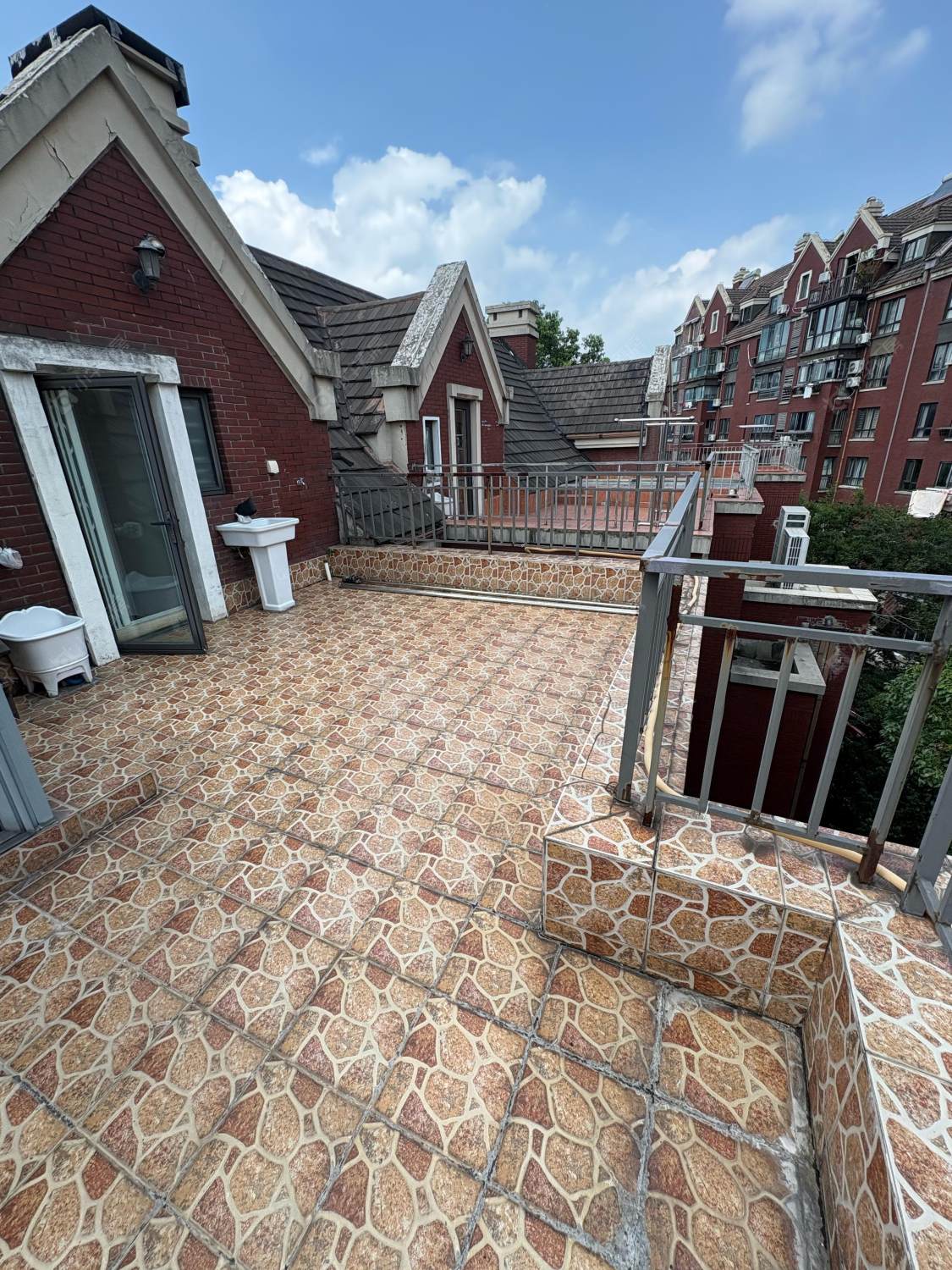 上海信达郡庭别墅区在售二手房源小区图_小牛看房