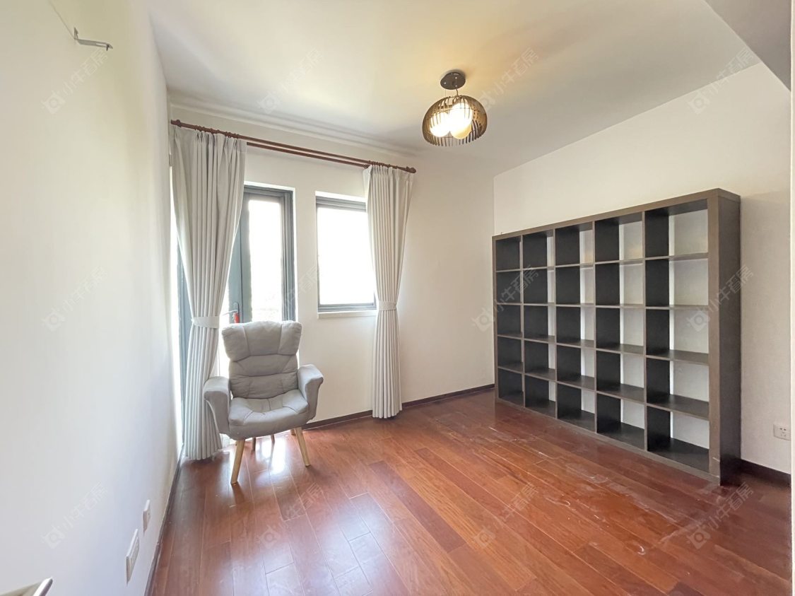 上海凯德林茵湖畔东区别墅区在售二手房源小区图_小牛看房