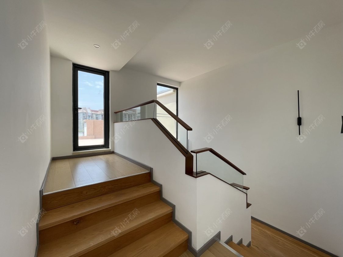 上海凯德林茵湖畔东区别墅区在售二手房源小区图_小牛看房