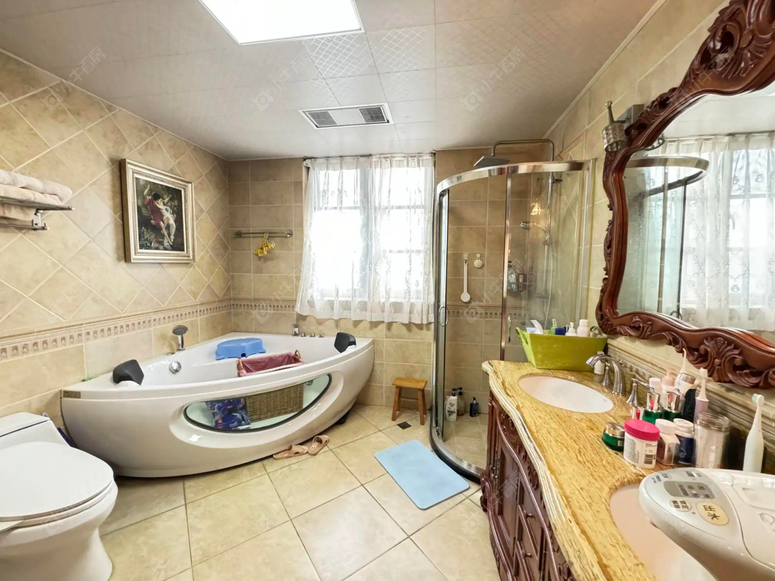 上海美兰湖岭域在售二手房源小区图_小牛看房