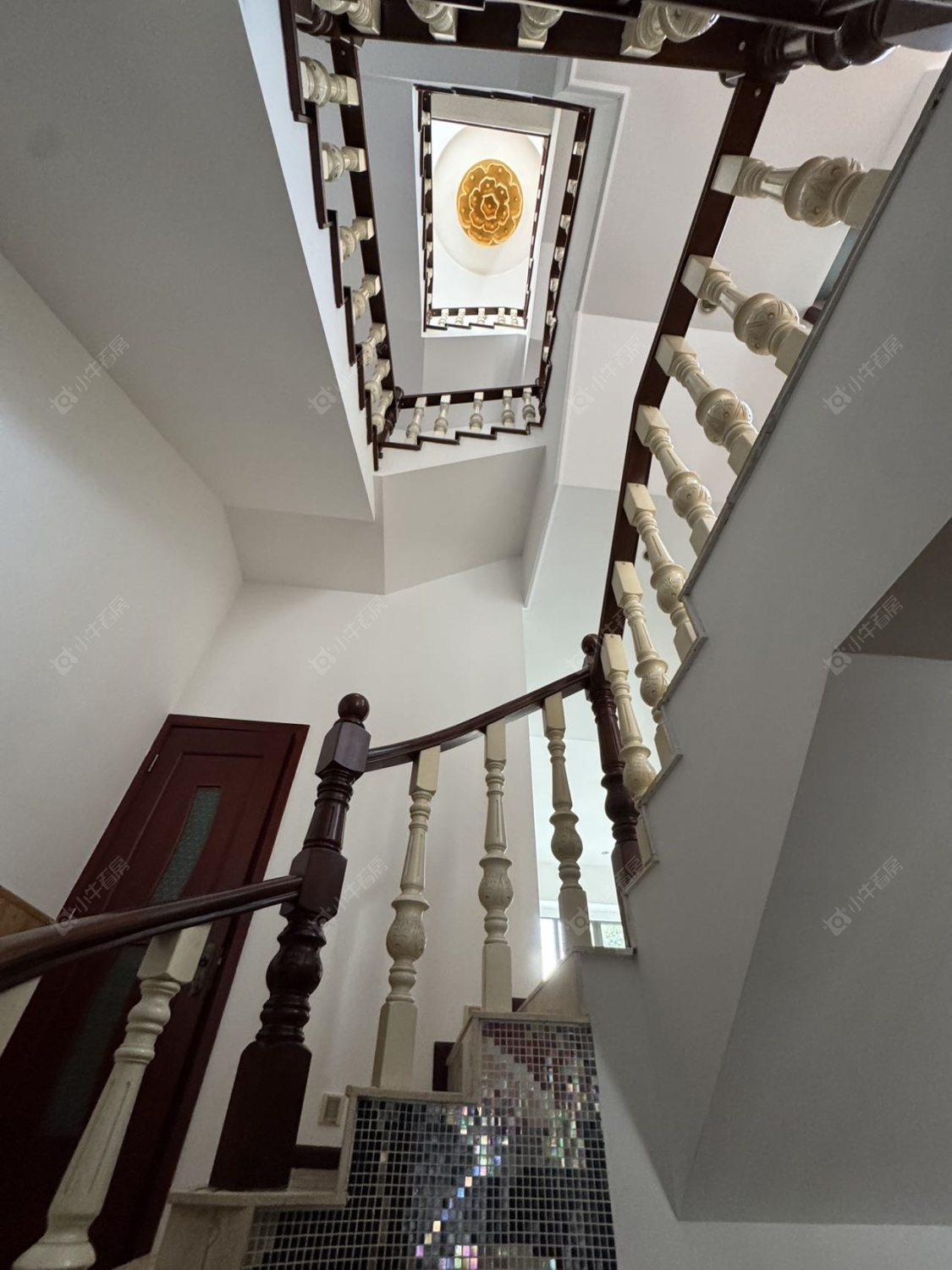 上海凯德林茵湖畔东区别墅区在售二手房源小区图_小牛看房