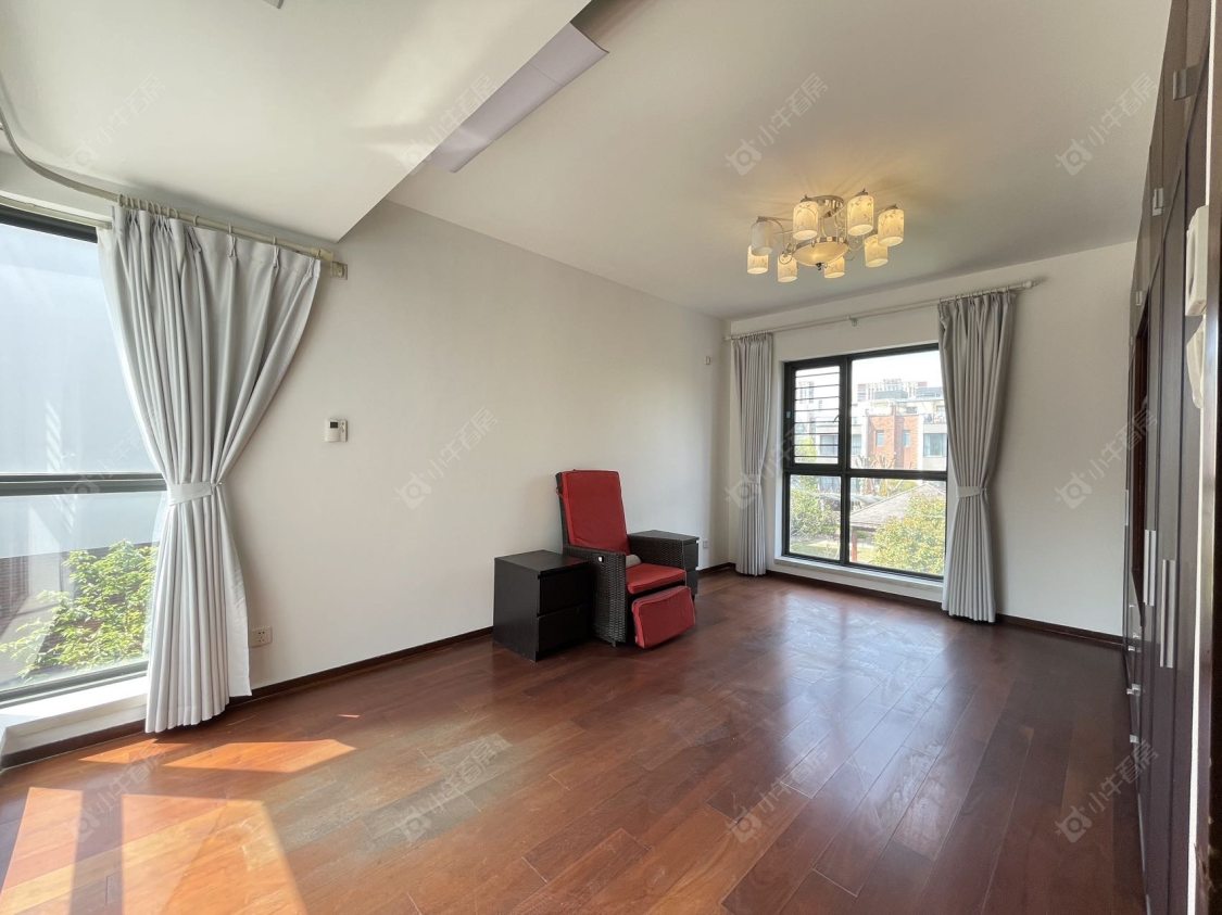 上海凯德林茵湖畔东区别墅区在售二手房源小区图_小牛看房