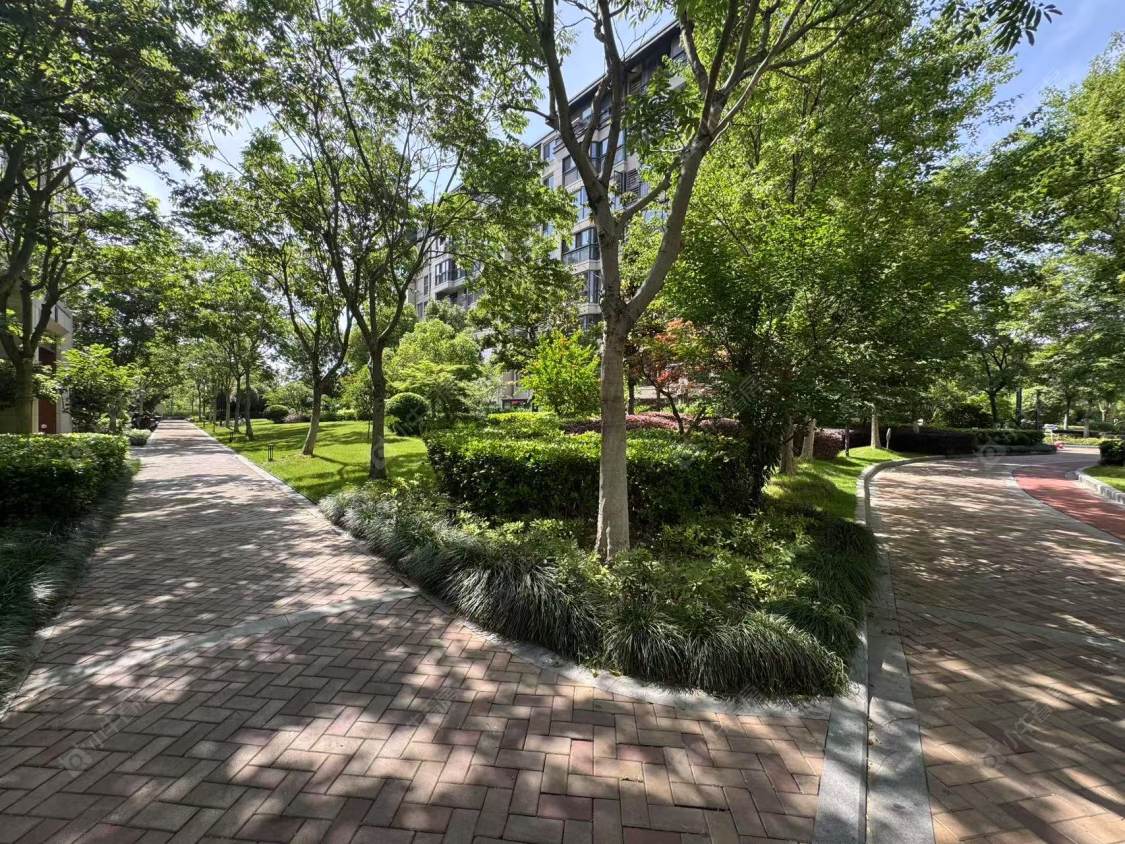 上海绿地新里波洛克公馆在售二手房源室内图_小牛看房