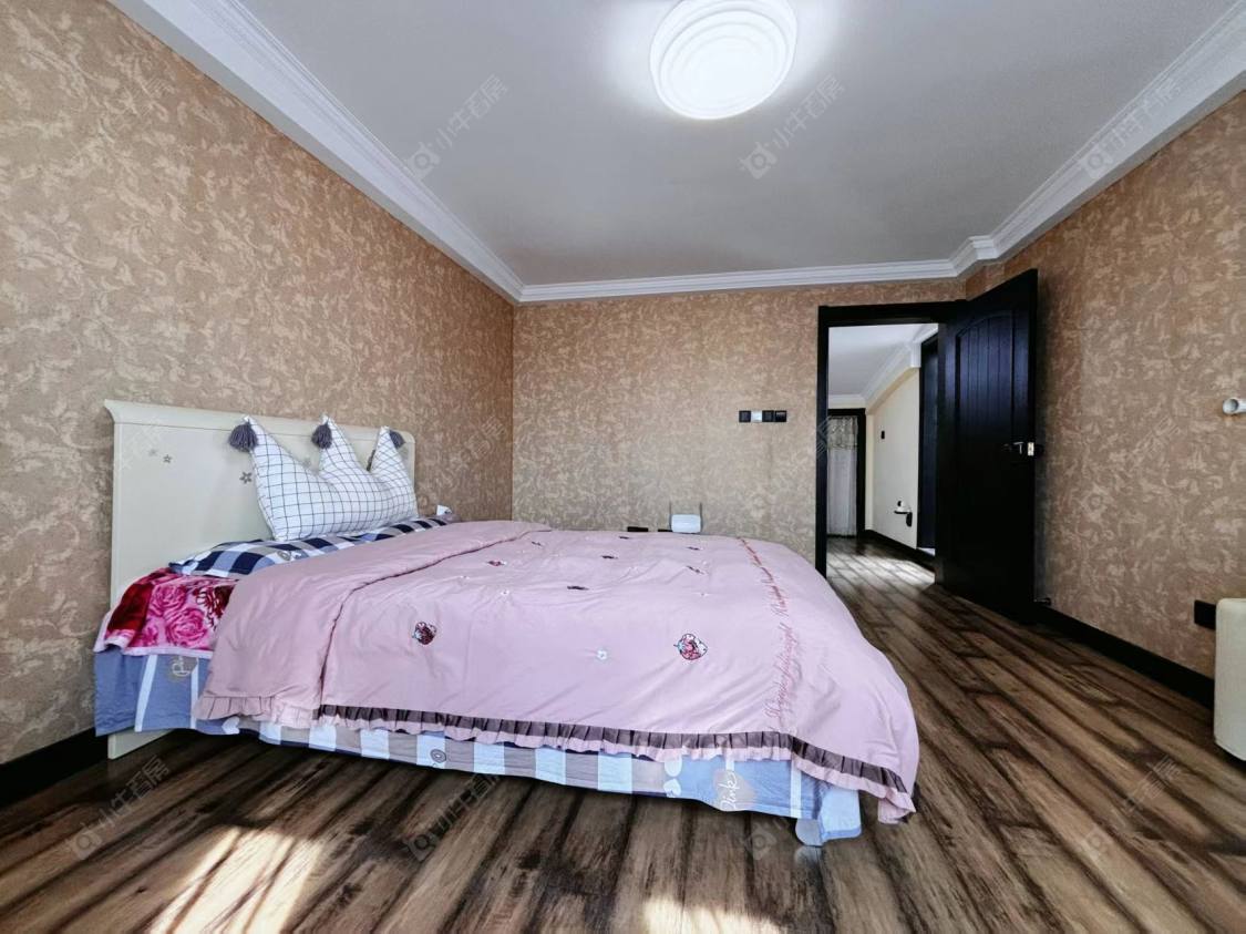 上海美兰湖岭域在售二手房源小区图_小牛看房