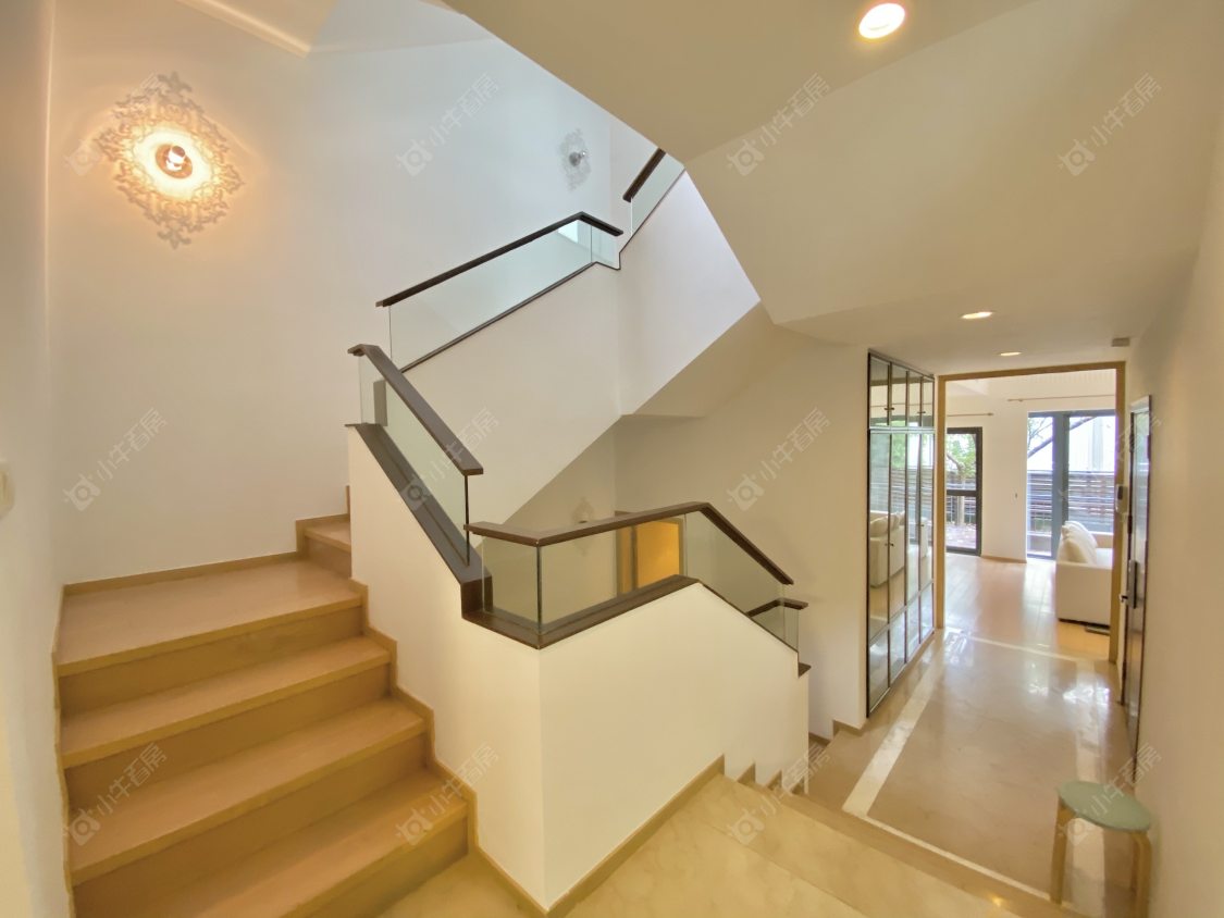 上海凯德林茵湖畔东区别墅区在售二手房源小区图_小牛看房