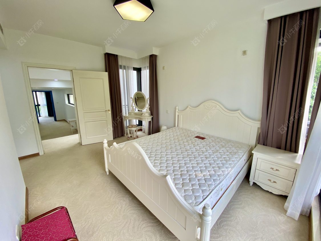 上海凯德林茵湖畔东区别墅区在售二手房源小区图_小牛看房