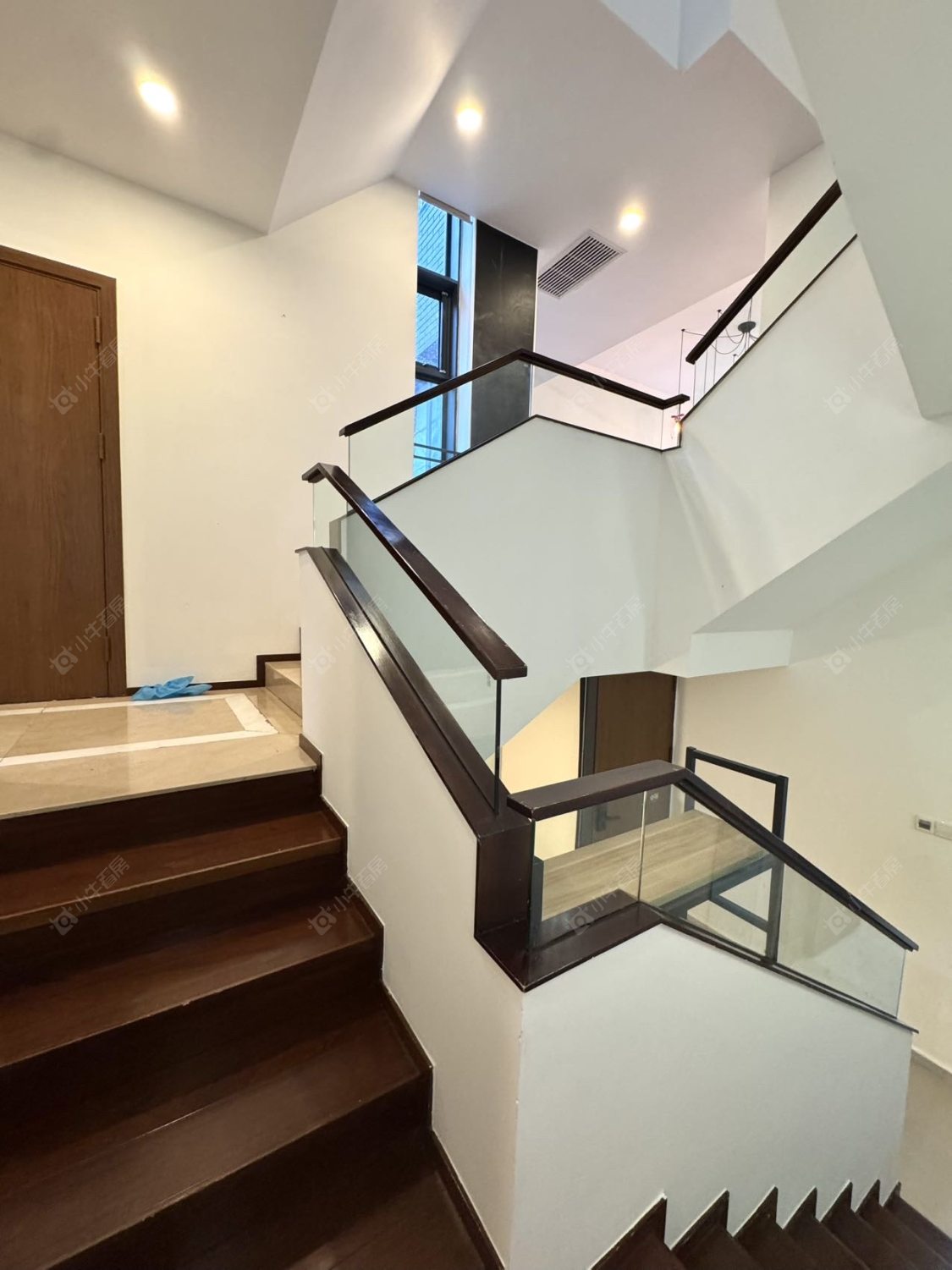 上海凯德林茵湖畔东区别墅区在售二手房源小区图_小牛看房