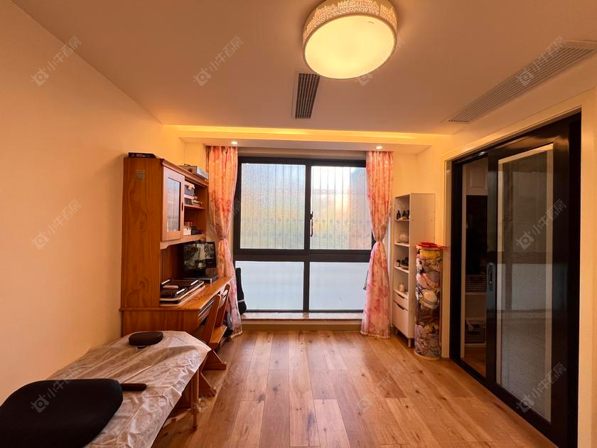 上海美兰湖岭域在售二手房源小区图_小牛看房