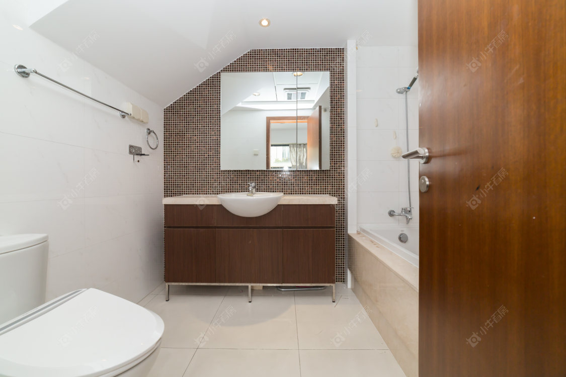 上海凯德林茵湖畔西区别墅区在售二手房源小区图_小牛看房