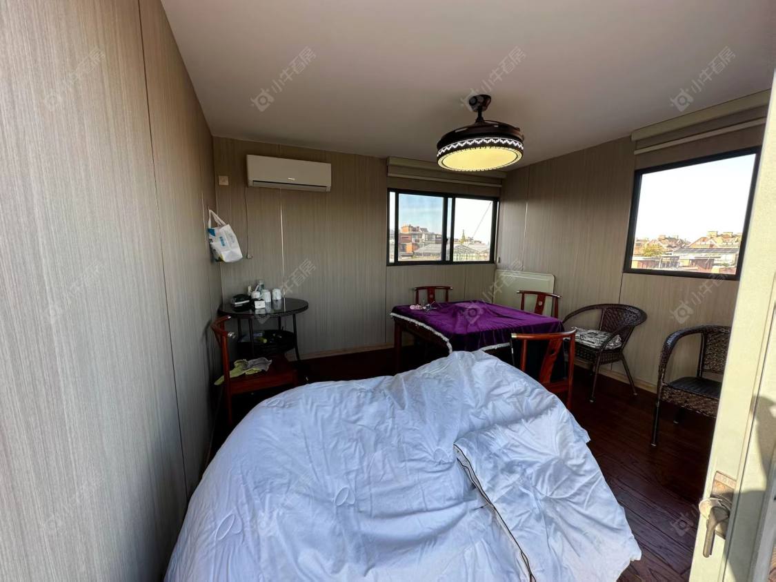 上海美兰湖岭域在售二手房源小区图_小牛看房