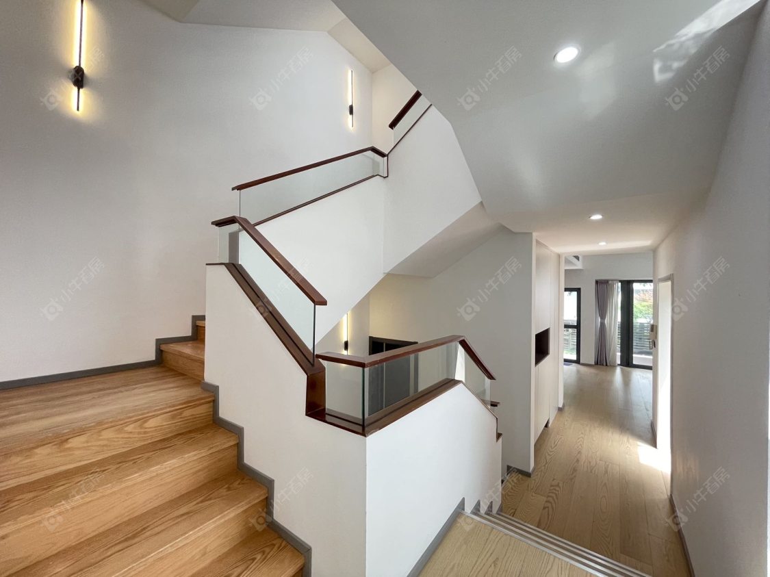 上海凯德林茵湖畔东区别墅区在售二手房源小区图_小牛看房