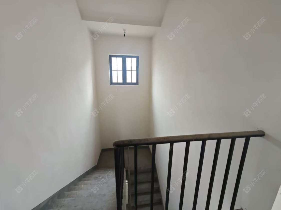 上海爱法奥朗新庄园在售二手房源小区图_小牛看房