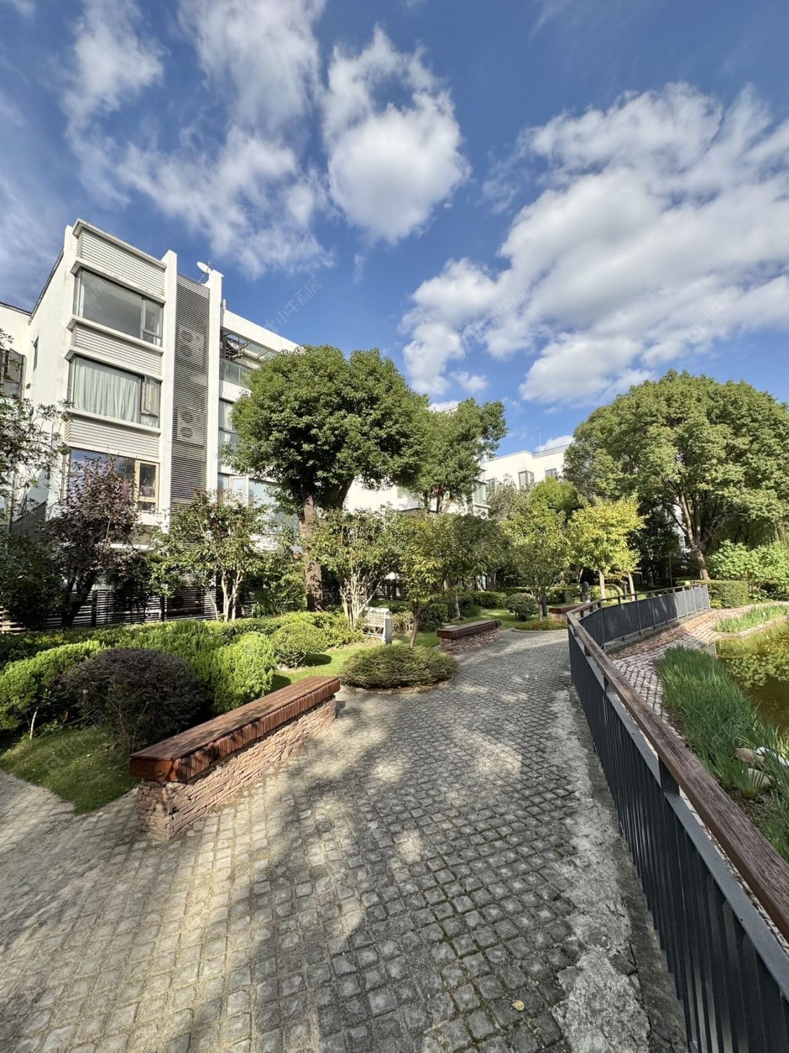 上海凯德林茵湖畔东区别墅区在售二手房源小区图_小牛看房