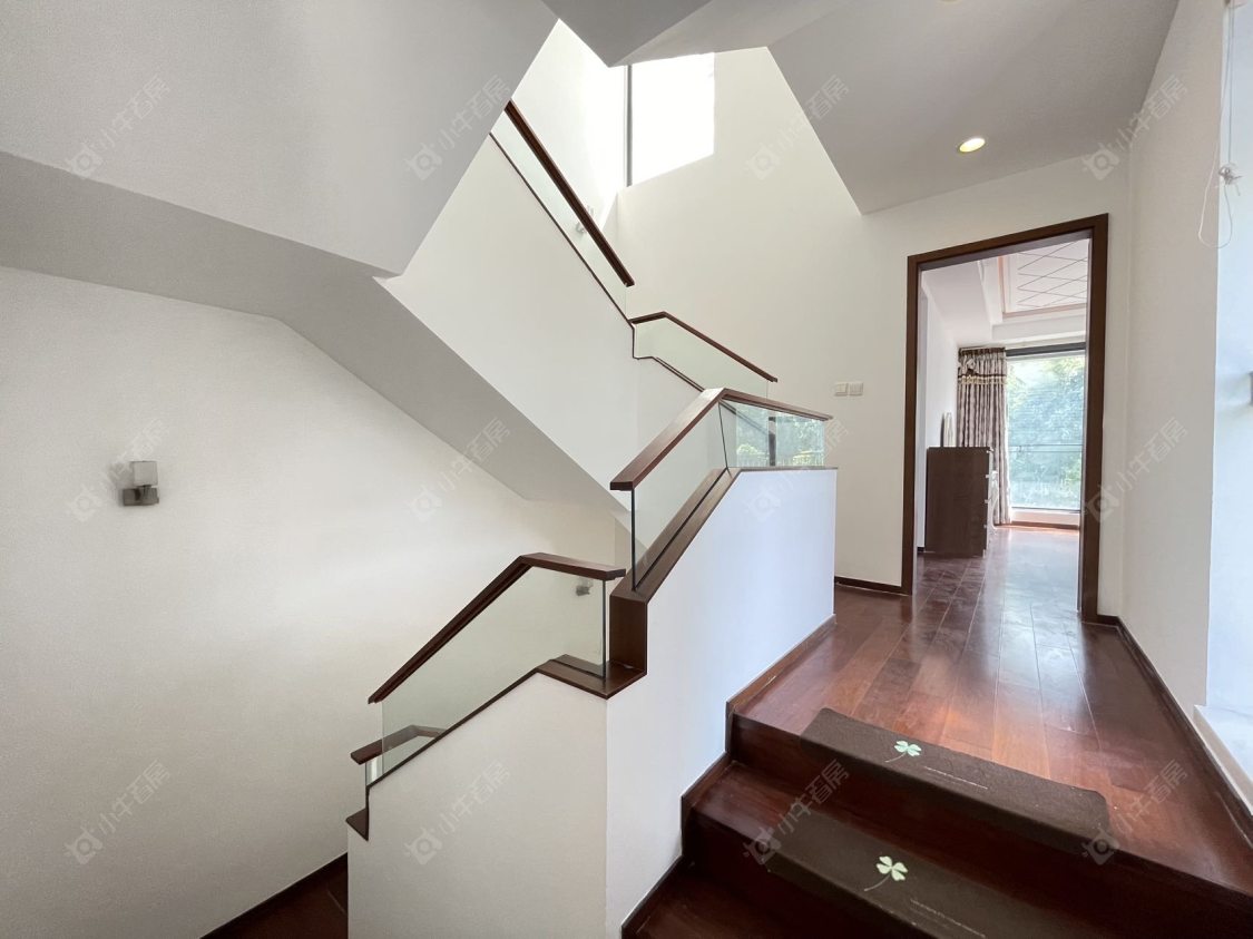 上海凯德林茵湖畔东区别墅区在售二手房源小区图_小牛看房