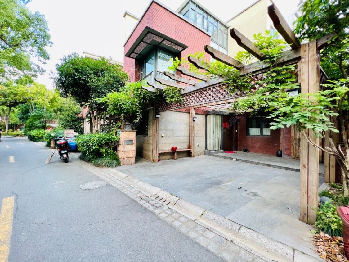 上海凯德林茵湖畔东区别墅区在售二手房源小区图_小牛看房