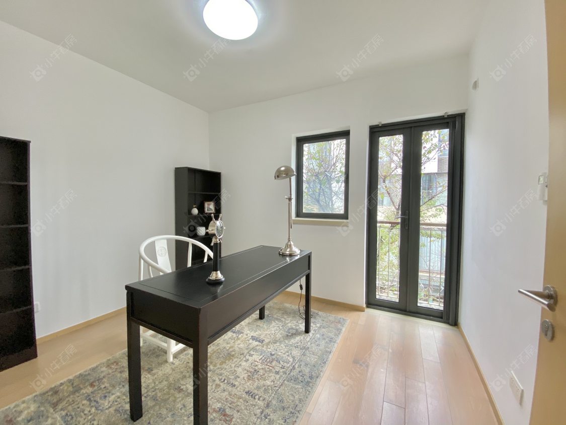 上海凯德林茵湖畔东区别墅区在售二手房源小区图_小牛看房