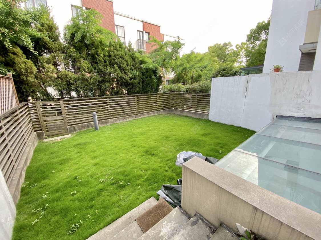 上海凯德林茵湖畔东区别墅区在售二手房源小区图_小牛看房