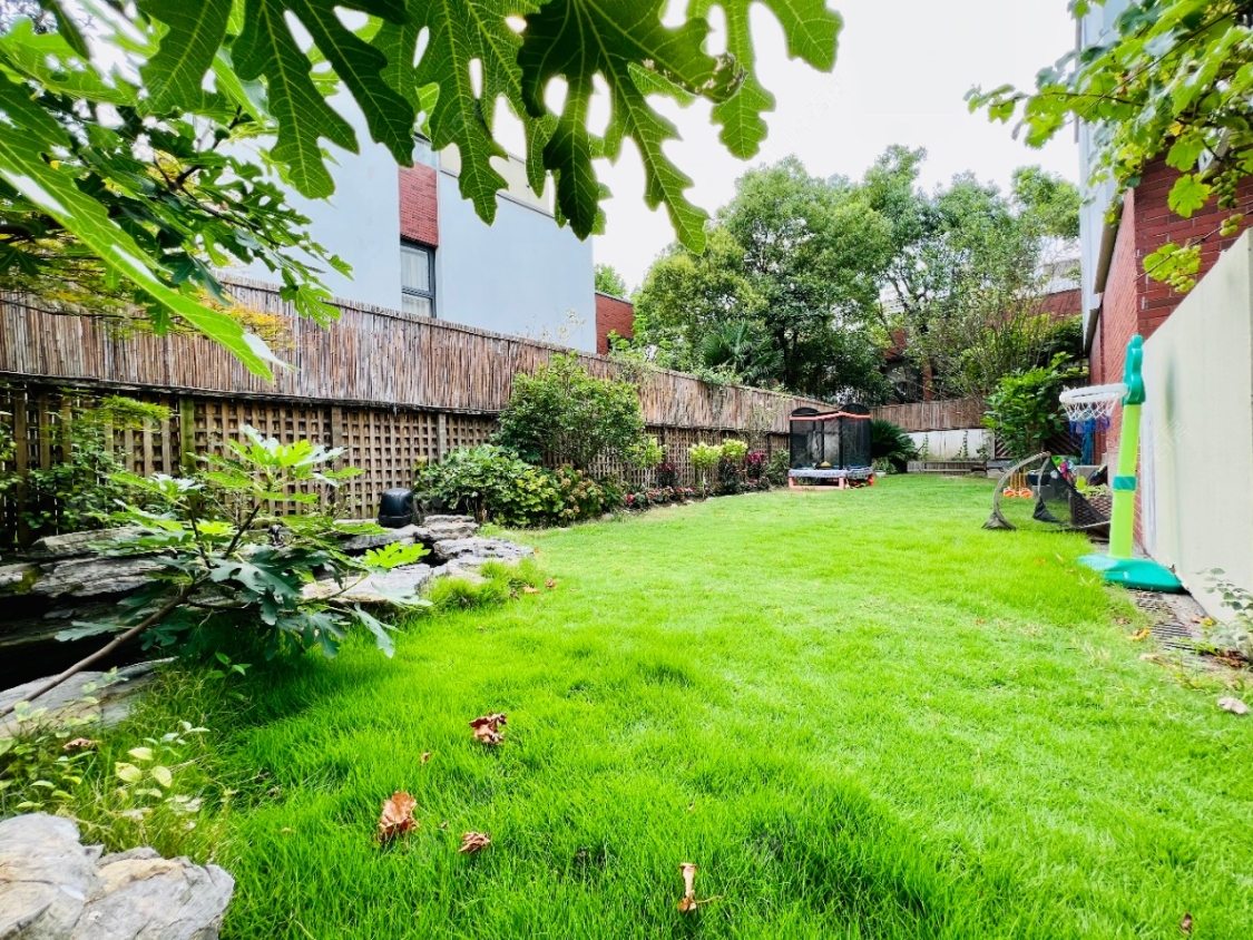 上海凯德林茵湖畔东区别墅区在售二手房源小区图_小牛看房