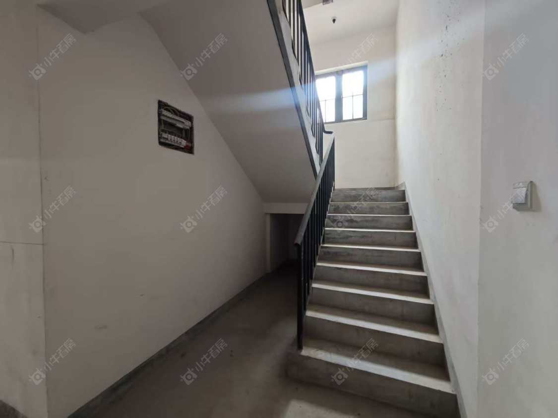 上海爱法奥朗新庄园在售二手房源小区图_小牛看房