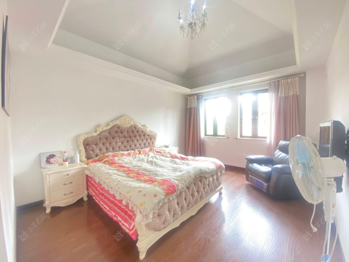 上海万科琥珀郡园别墅区在售二手房源小区图_小牛看房